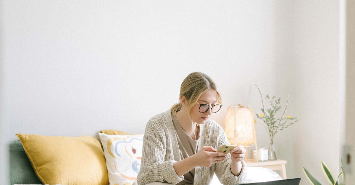 What does a business consultant do?