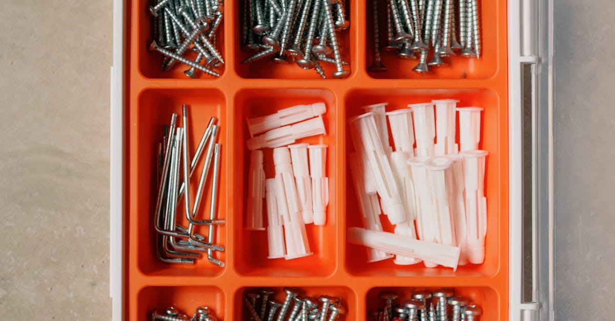 How many hours do consultants work?